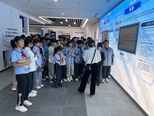 雄安容和乐民小学学生走进质量基础设施（雄安）展厅参观学习2